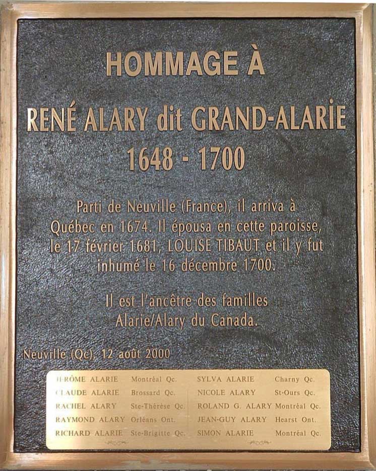 Plaque fixée sur l'obélisque